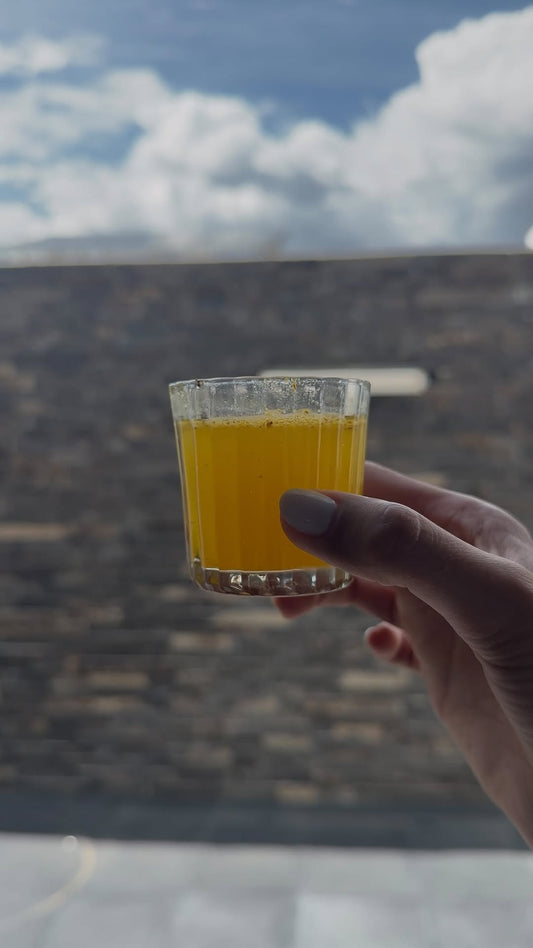Comienza tus días desinflamada, con buena digestión y un sistema inmune reforzado con estos shots de Golden Milk💛 Ingre...