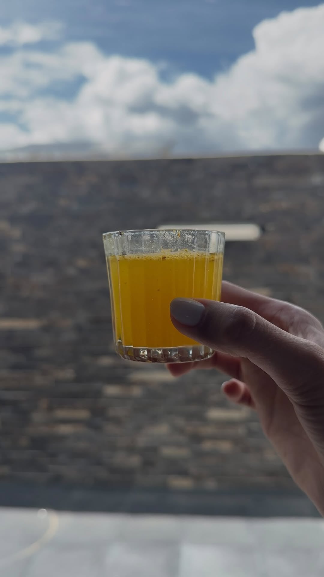 Comienza tus días desinflamada, con buena digestión y un sistema inmune reforzado con estos shots de Golden Milk💛 Ingre...